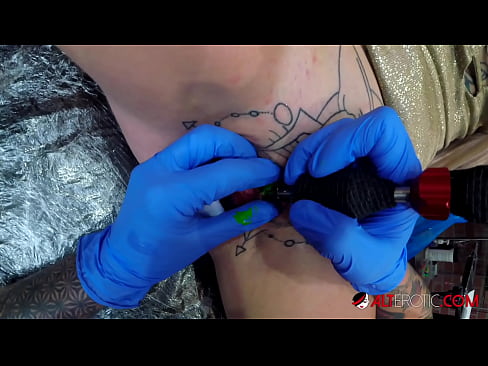 ❤️ Fìor tattooed hottie Sully Savage fhuair tattoo air a clitoris Bhidio anal aig gd.hentaisun.ru ❌❤